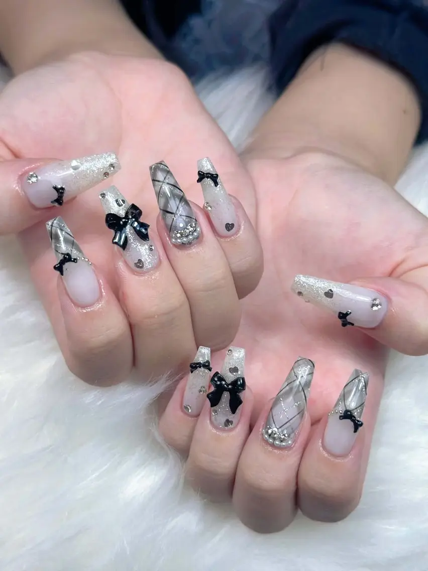 ネイル チークネイル ドット フレンチネイル グラデーション 韓国ネイル ハンドネイル Lisa Nail Salonのネイルデザイン