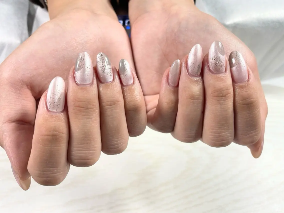 お任せジェルデザイン✨ご希望のカラーや雰囲気を考慮し、お任せでデザインさせていただきます✨デザインに悩まれる方にオススメの写真