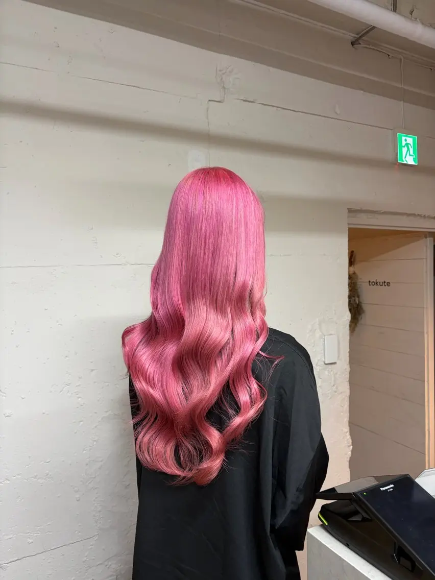 ロング カラー ピンクカラー カット ヘアカラー tokute よしかわなお🍒のヘアスタイル