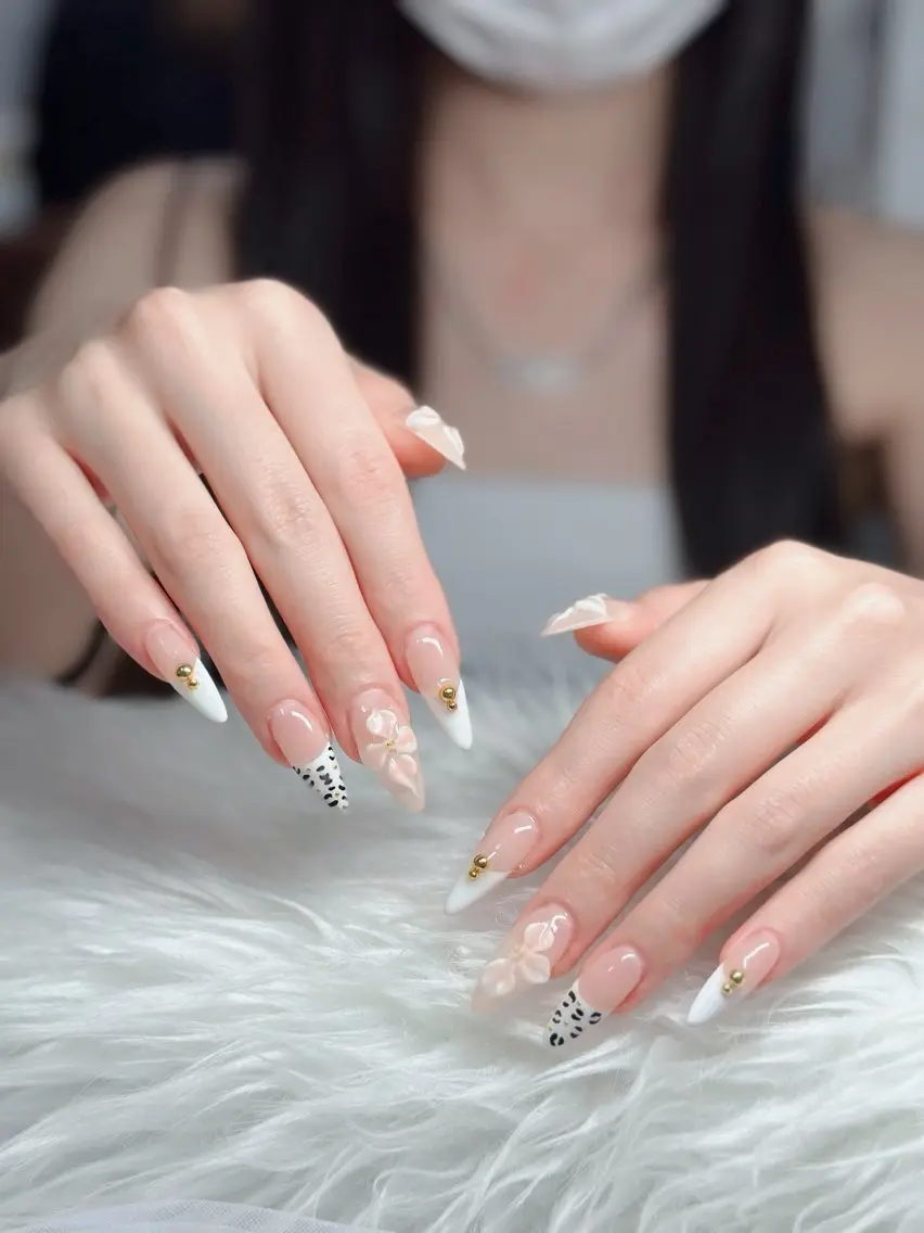 ネイル チークネイル フレンチネイル キラキラネイル 韓国ネイル マグネットネイル ハンドネイル Chibi h.babynailのネイルデザイン