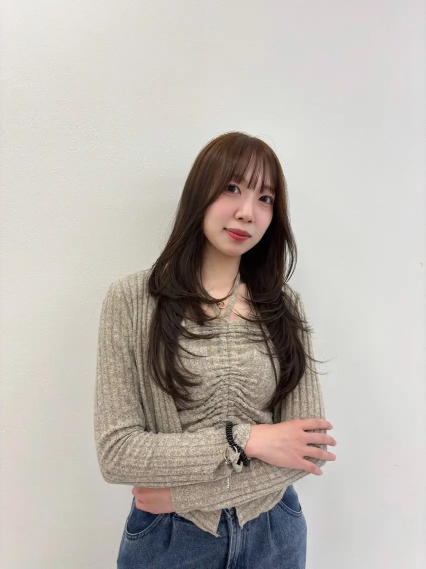 ロング カラー 抜け感レイヤー︴ ニュアンスカラーのヘアスタイル