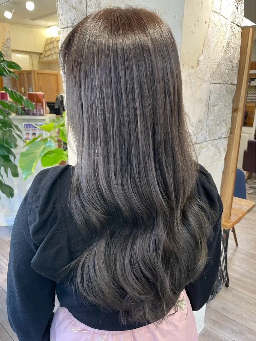 ロング カラー グレージュ 西尾 成美のヘアスタイル
