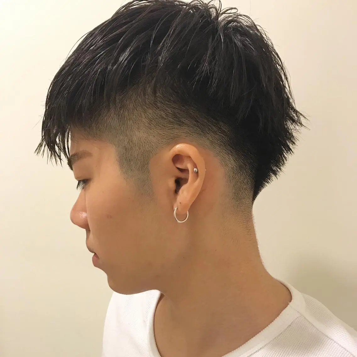 ショート カラー パーマ メンズ 刈り上げ カット 平内 賢人のヘアスタイル