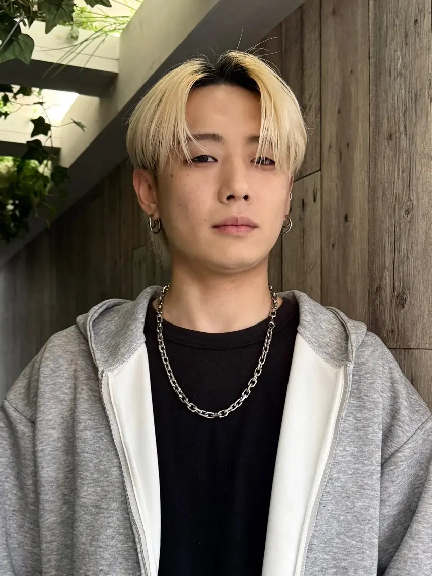 ショート カラー メンズ メンズブリーチ センターパート メンズハイトーン ブリーチ ハイトーンカラー カット ヘアカラー メンズカット✂️ パーマ寺西優真のヘアスタイル