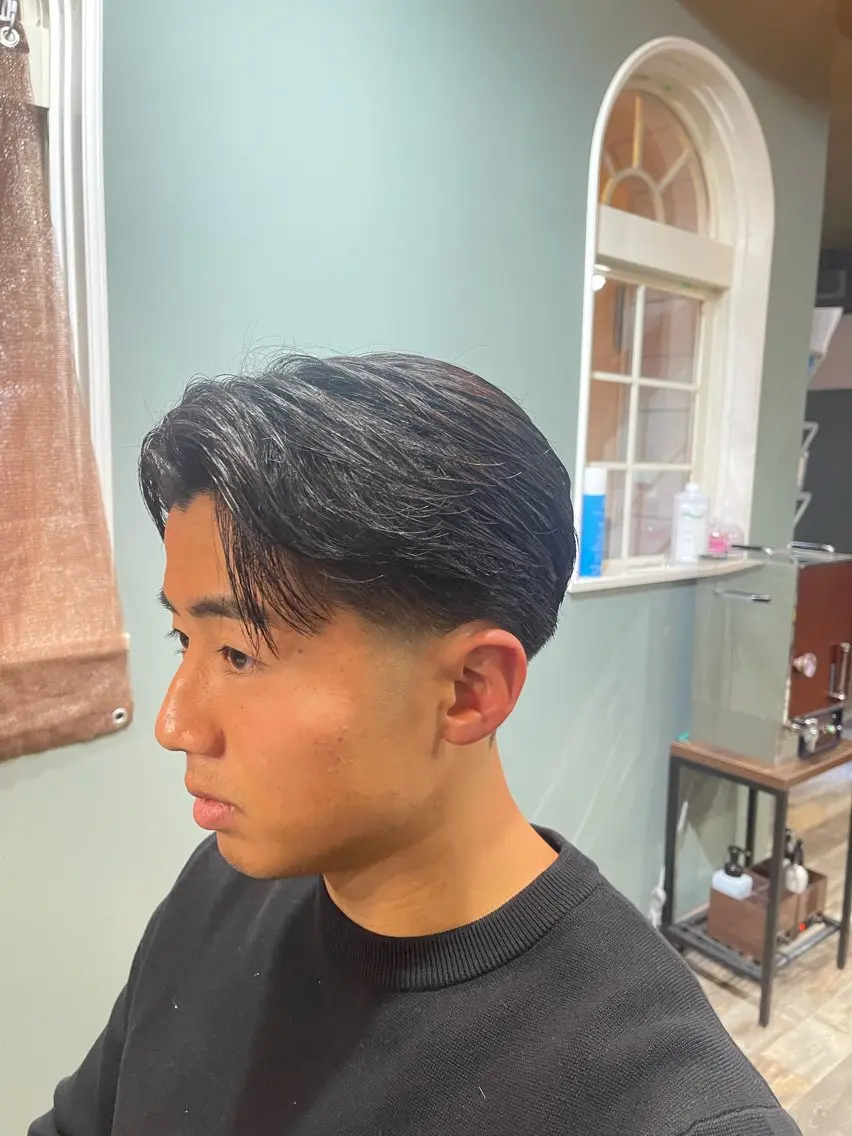 ミディアム メンズ センターパート フェードカット 💈BARBER💈 梶川翔汰のヘアスタイル