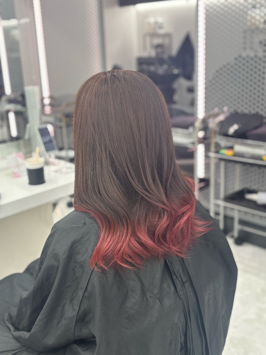 ミディアム カラー ブリーチ 透明感カラー デザインカラー グラデーションカラー ハイトーンカラー ヘアカラー 🦋Chisa/髪質 改善×カラー特化💎のヘアスタイル