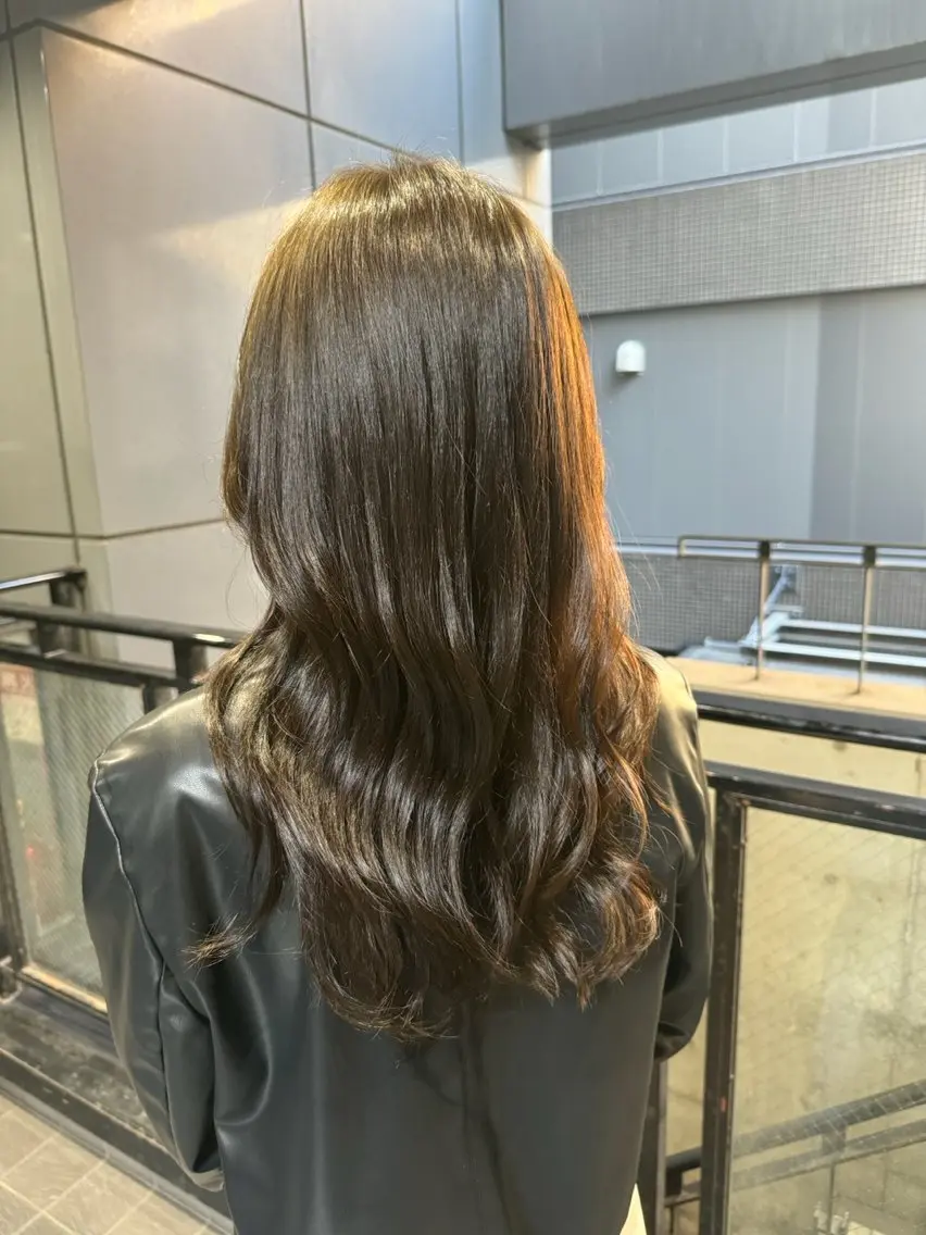 ロング カラー 藤井 麗桜のヘアスタイル
