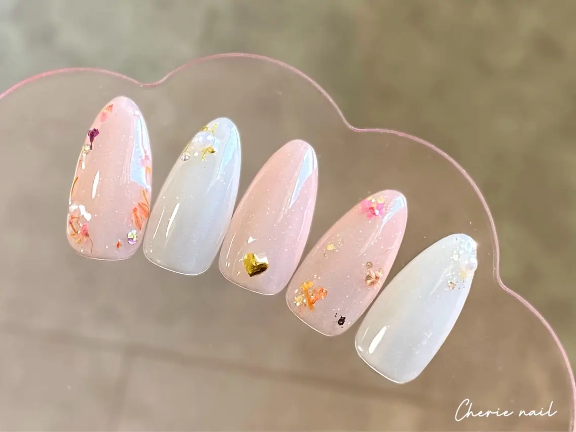 ネイル フラワーネイル ジェルネイル 卒業式 ラメ(グリッター) オフィスネイル ハンドネイル Cherienail yunaのネイルデザイン