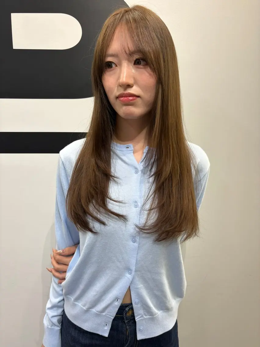 セミロング カラー ヘアカラー BLESS AOIのヘアスタイル