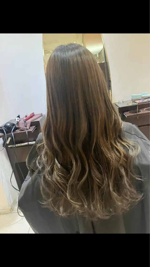 ロング カット ヘアカラー トリートメント 吉本 yoshimotoのヘアスタイル