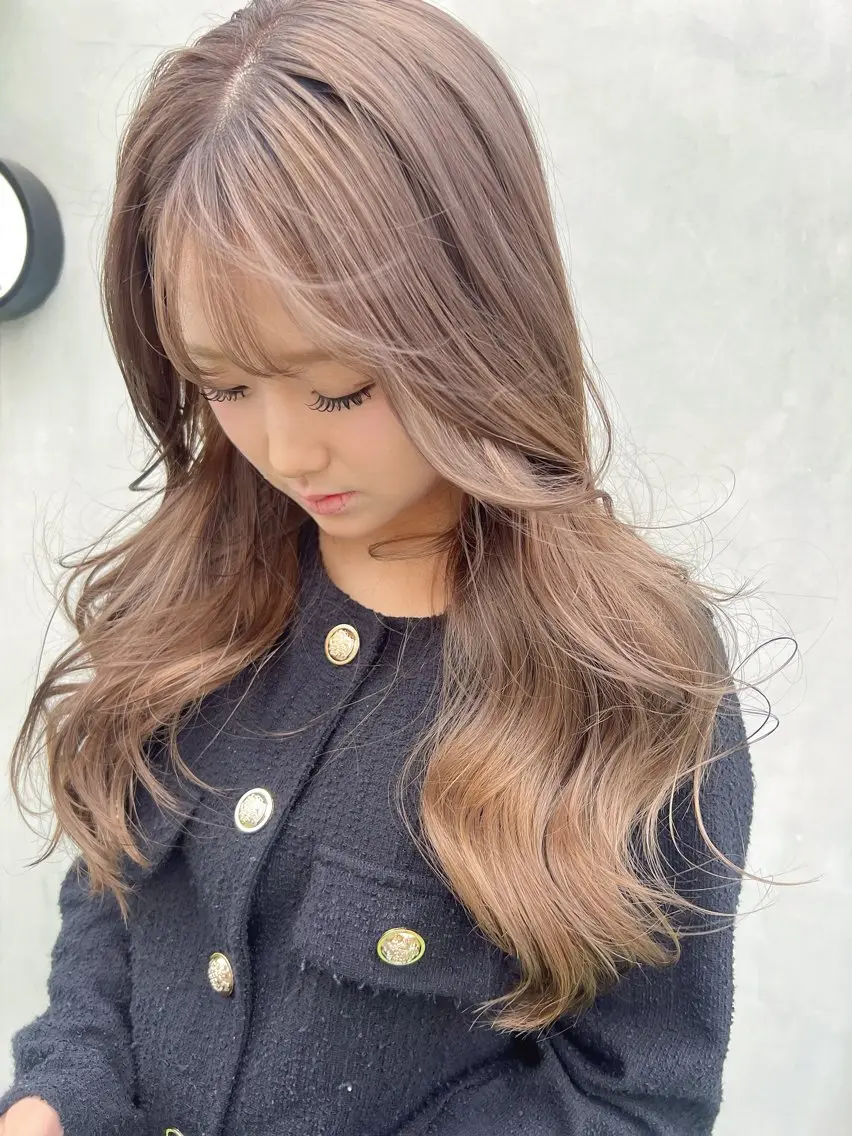 ロング カラー ベージュカラー ブリーチ 透明感カラー グレージュ ハイトーンカラー ヘアカラー YUI ハイトーンカラーのヘアスタイル