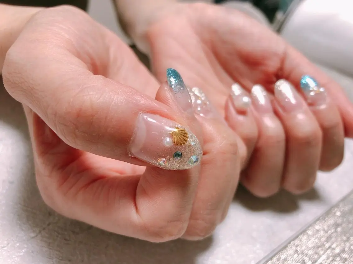 ネイル グラデーション ラメ(グリッター) ラメグラデーション ストーンネイル kiki nail &brow二子玉川のネイルデザイン