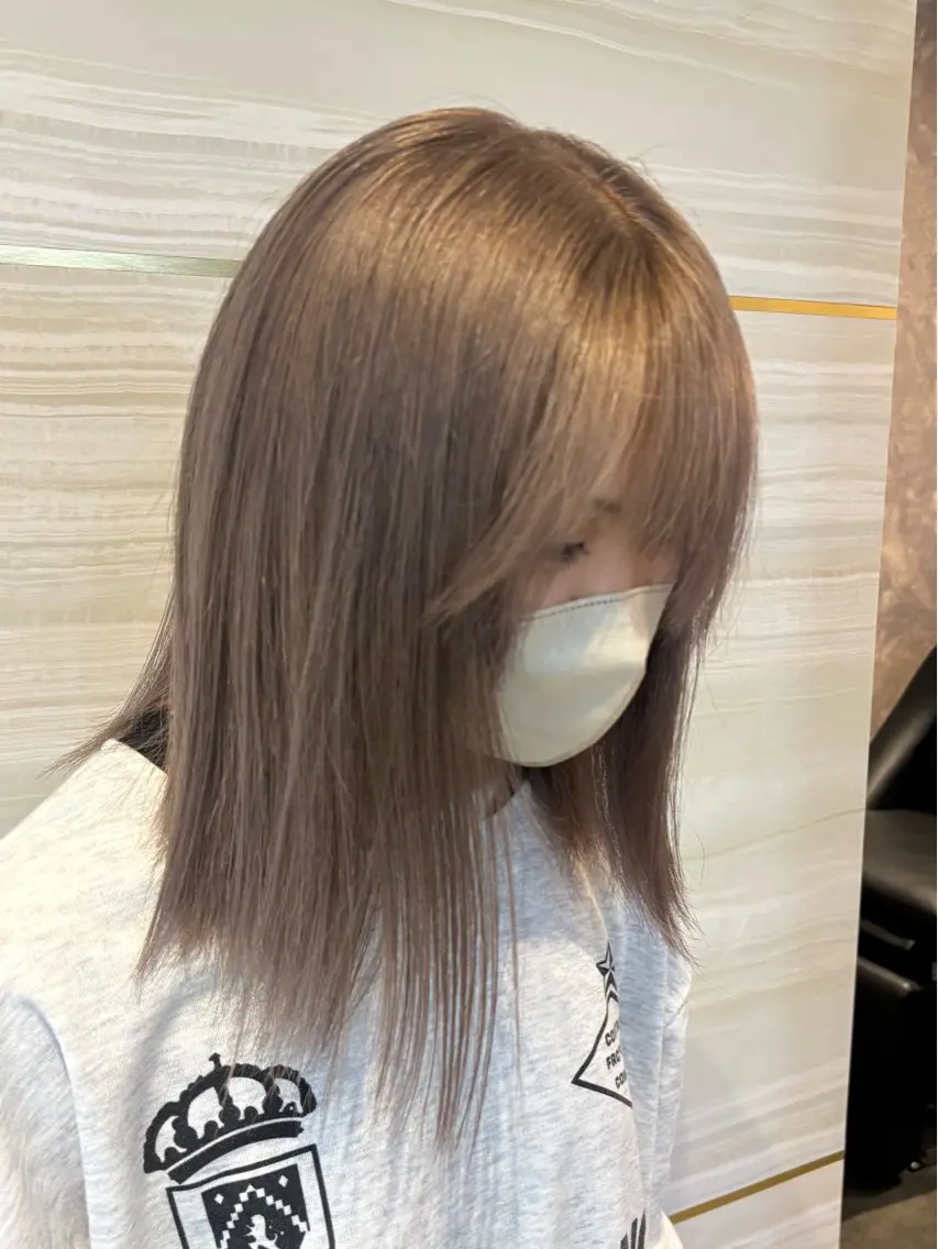 ミディアム ヘアカラー 🐈‍⬛momo🐾 ブリーチ・Wカラーのヘアスタイル