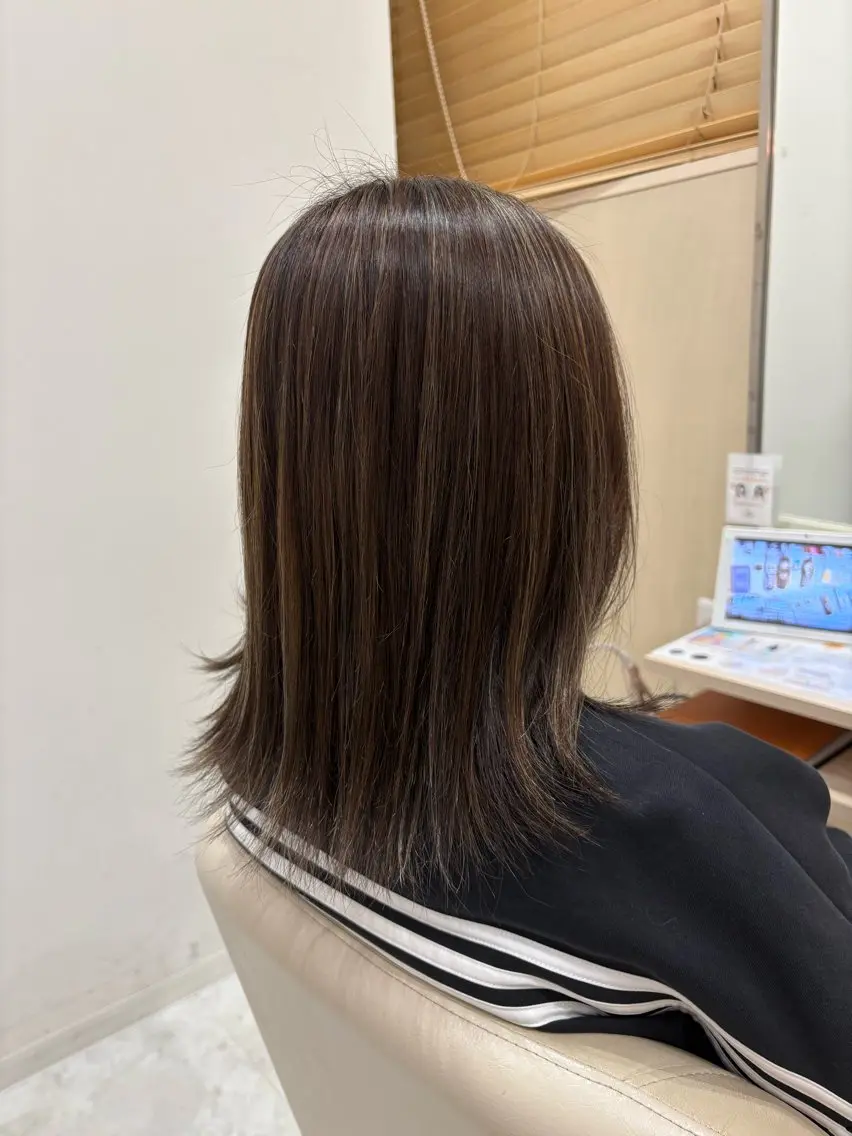 ミディアム 【アドラーブル】反町 萌のヘアスタイル