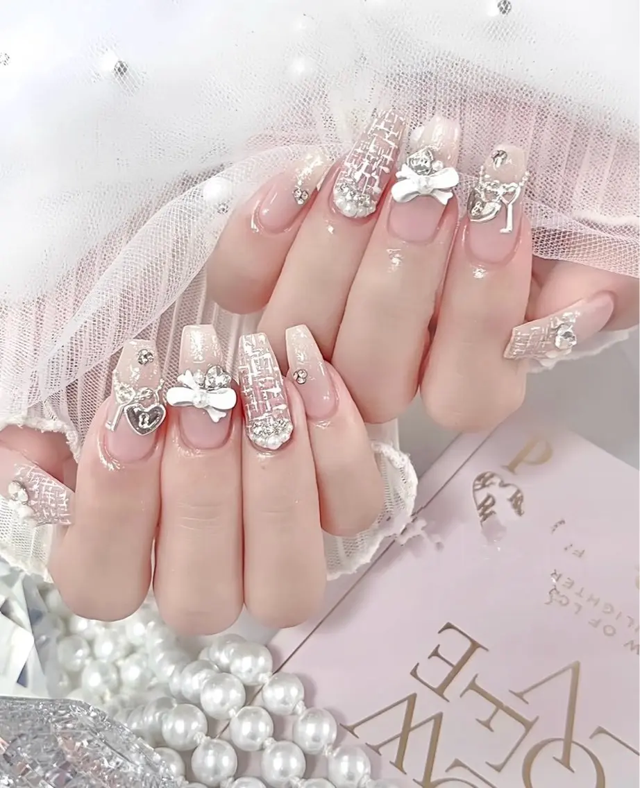 ロング ハンドネイル E🌷nail 長さだし専門店のネイルデザイン