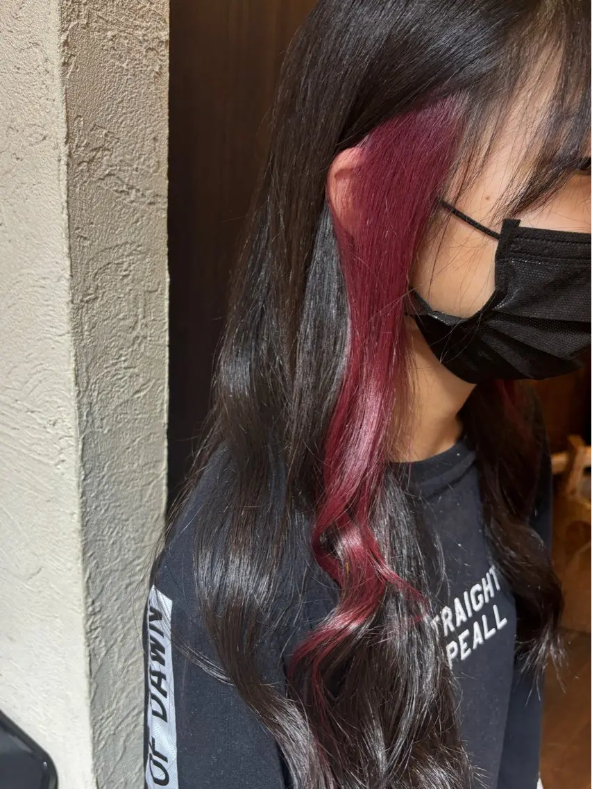 カラー インナーカラー ピンクカラー 飯田 ほのかのヘアスタイル