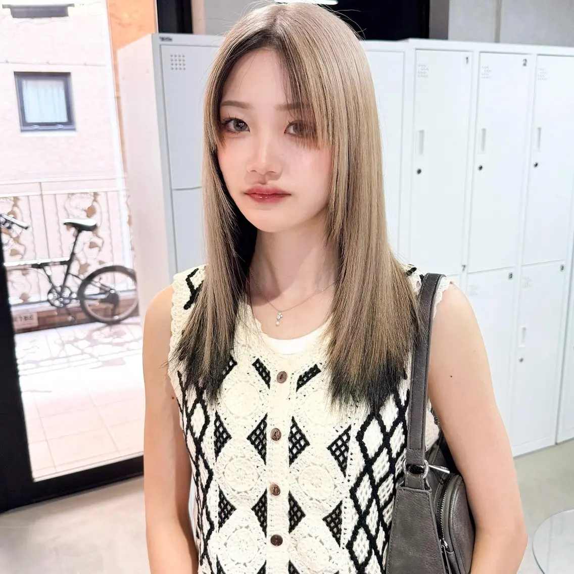 セミロング カラー 黒髪 ブロンド ホワイトブロンド 🎀ミルクティー/暖 色×レイヤー/マリアのヘアスタイル