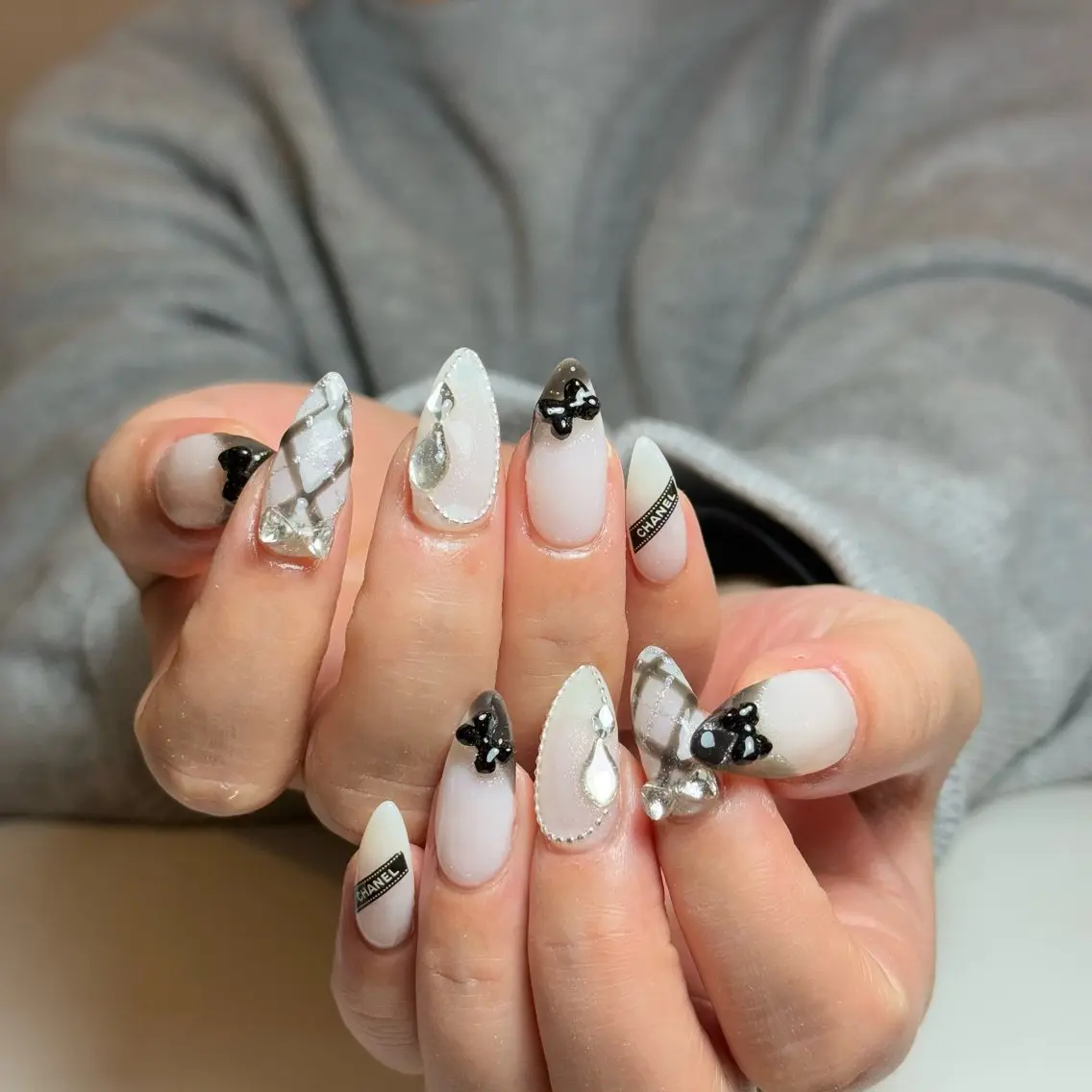 ネイル チークネイル フレンチネイル グラデーション キラキラネイル 韓国ネイル ハンドネイル Risa_ Nailのネイルデザイン