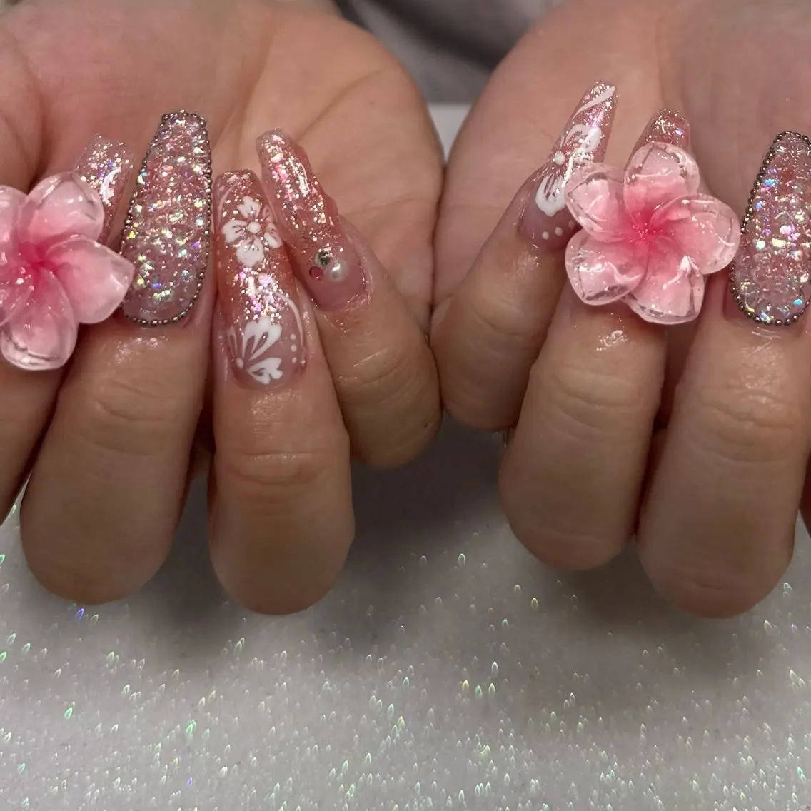 ネイル ハンドネイル VIERU 🌈🎀💖のネイルデザイン