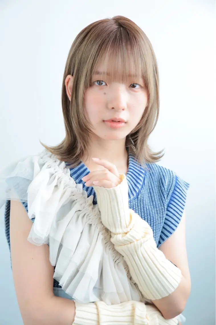 ミディアム カット ヘアカラー 中嶋 夏美のヘアスタイル