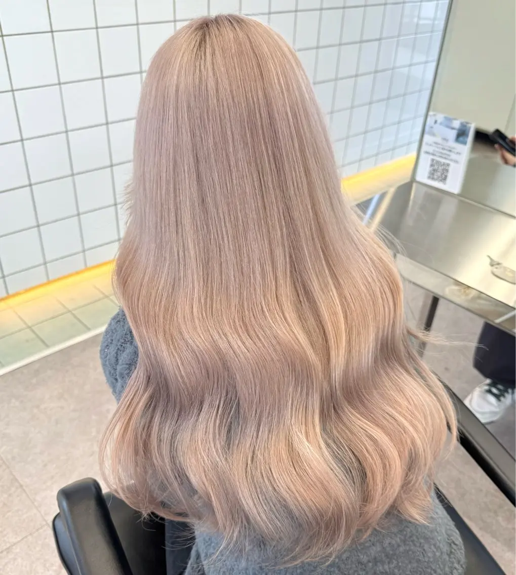 ロング カラー ヘアアレンジ ヘアカラー トリートメント ブリーチカラー💫 Miku🫶🏻のヘアスタイル