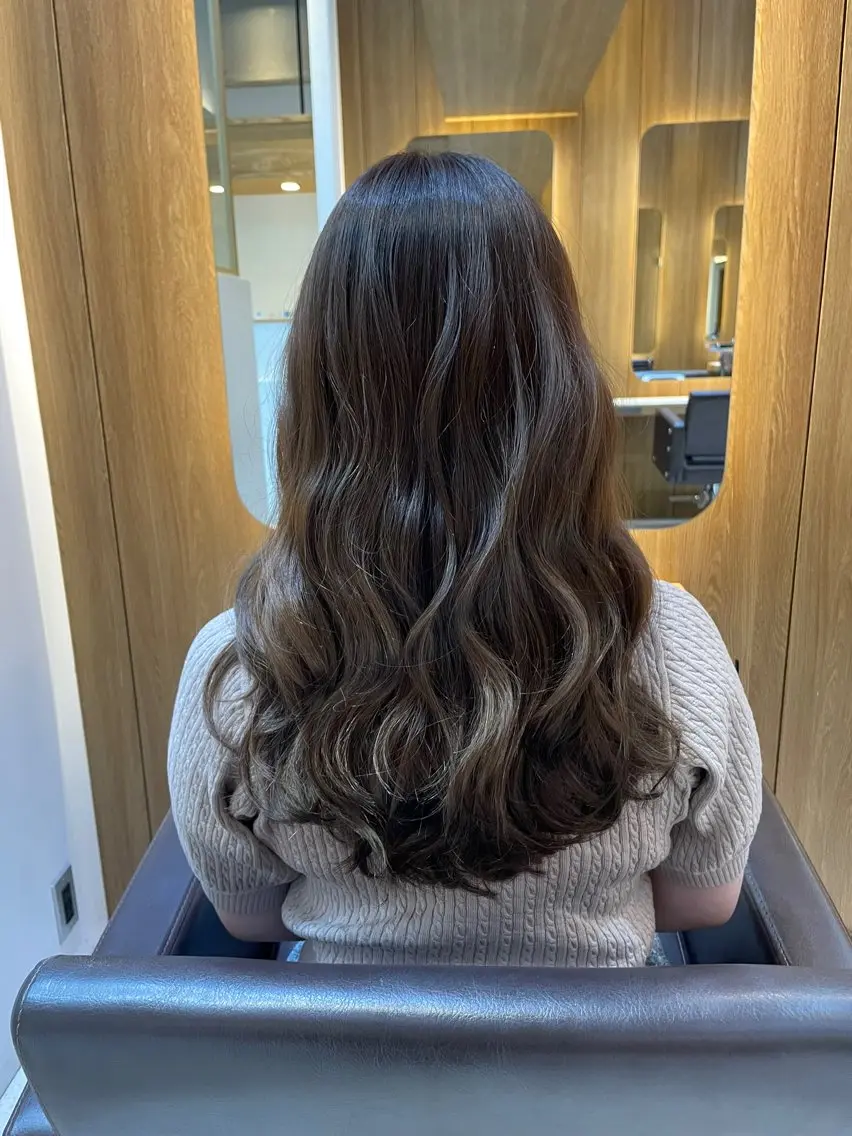 セミロング カット ヘアカラー 小島 仁美のヘアスタイル