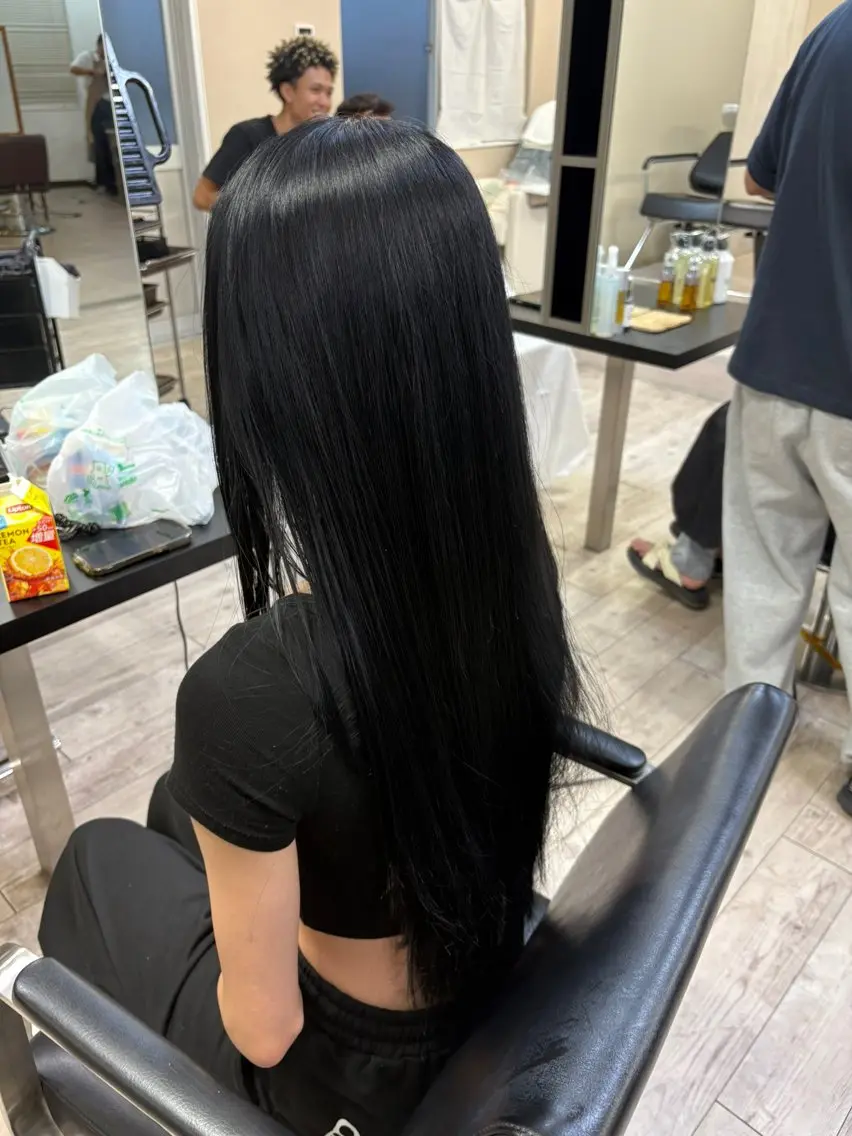 ロング カラー 黒髪 ブルーカラー ブルーブラック ヘアカラー TIDEHIAR SHUSUKEのヘアスタイル