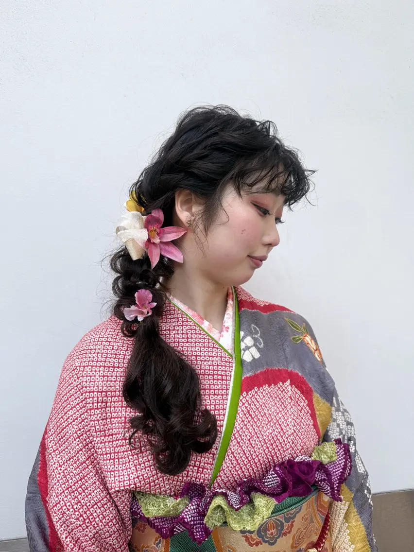 ヘアアレンジ 成人式 卒業式のヘアスタイル 縮毛矯正/ まつパ/ アイブロウ あやみのヘアスタイル