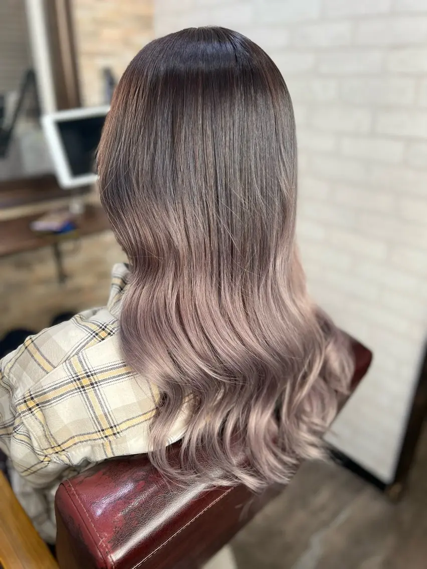 ロング カラー ブリーチ グラデーションカラー パープルカラー シルバー ロング 多賀 順平のヘアスタイル