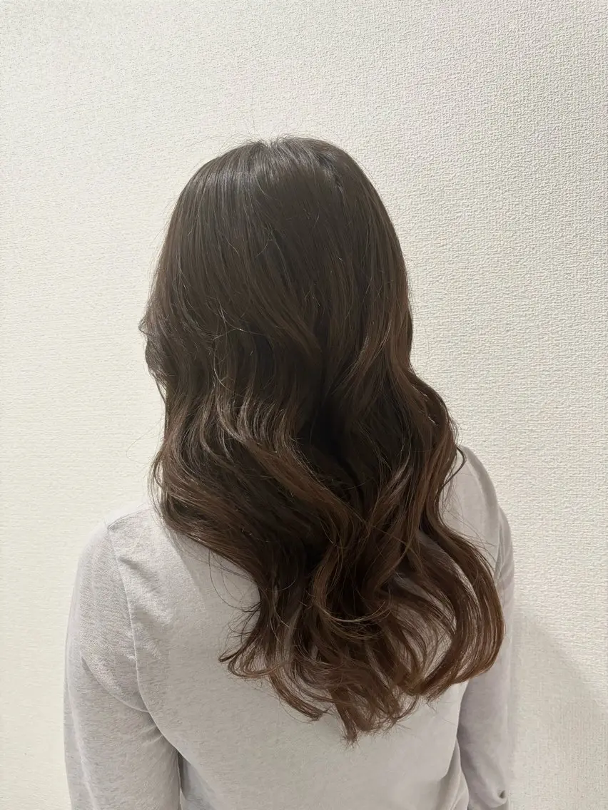 ロング 𝐚𝐲𝐚𝐧𝐞 /美髪/透明感カラーのヘアスタイル