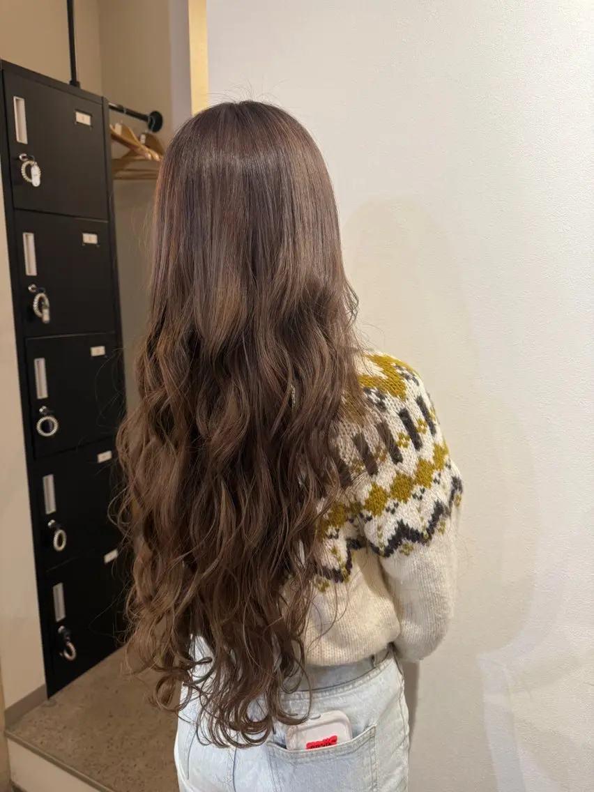 ロング 明 (めい)のヘアスタイル