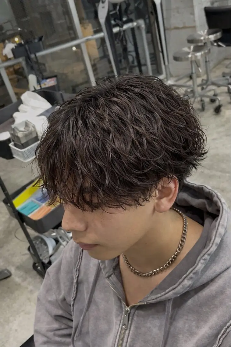 ショート パーマ メンズ メンズパーマ 波巻きパーマ トリートメント カット パーマ トリートメント 🔱OVARL🔱 メンズパーマ/たいがのヘアスタイル