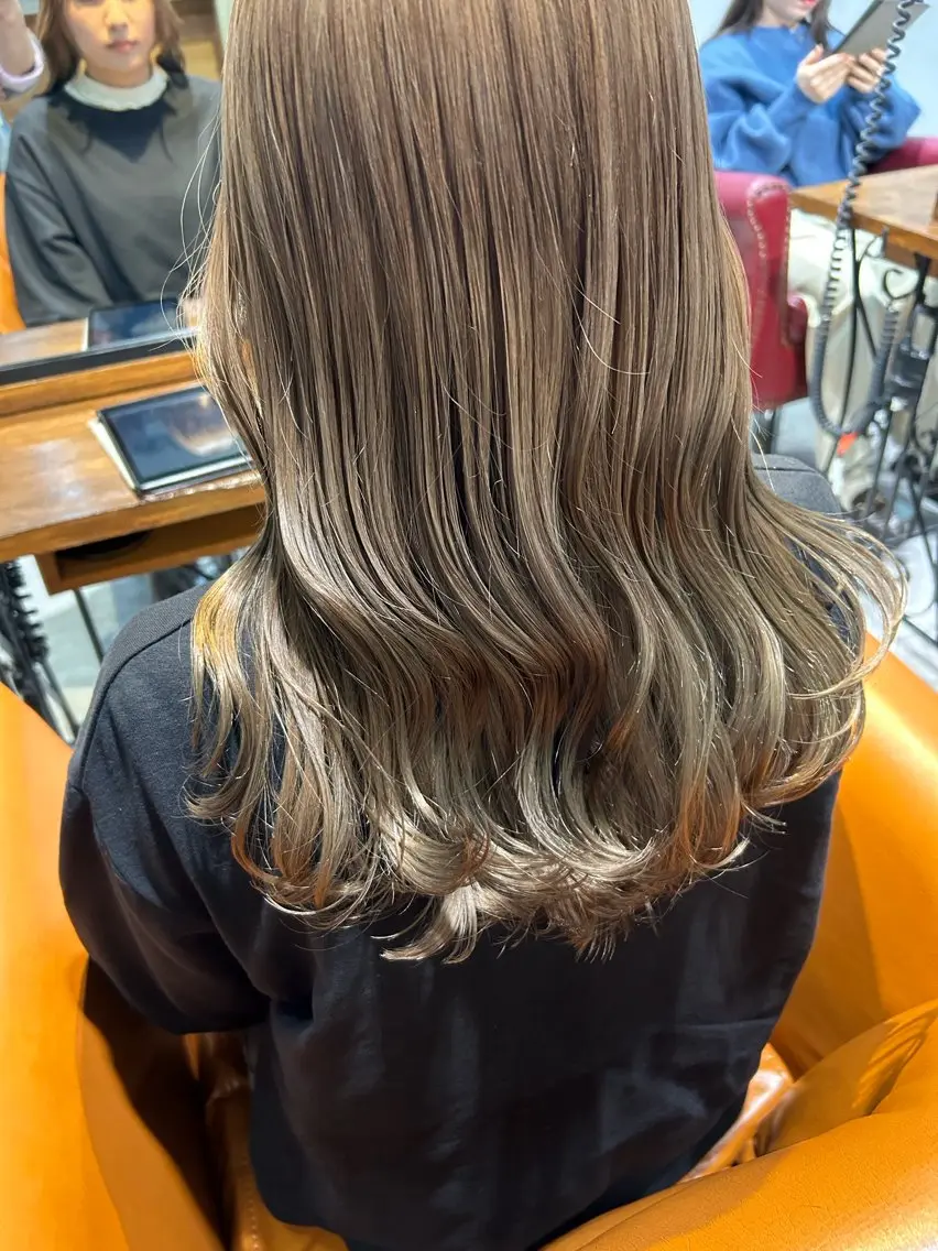 セミロング カラー アッシュ ベージュカラー ブリーチ ラベンダーカラー 縮毛矯正/艶カラー/ ikedaのヘアスタイル
