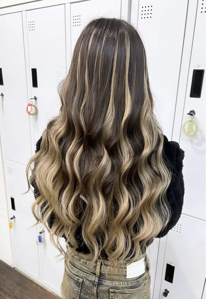ロング カラー ヘアカラー エクステ 🧠U-topia 西村彩🧠のヘアスタイル