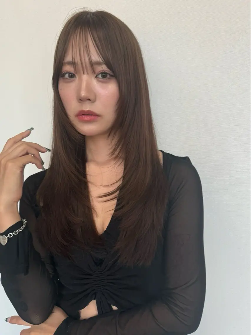 ロング レイヤーカット 似合わせカット レイヤー縮毛矯正 カラー/虎白のヘアスタイル