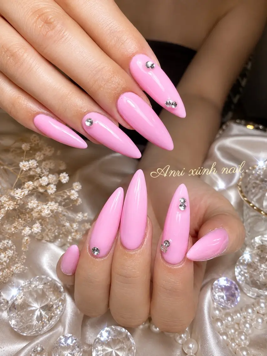 ネイル チークネイル 長さ出し フットネイル ジェルネイル 卒業式 𝓐𝓷𝓻𝓲 XiinhNailのネイルデザイン