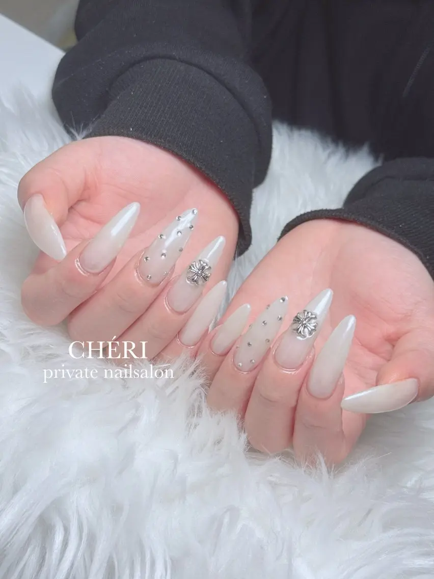 ネイル CHÉRI .のネイルデザイン