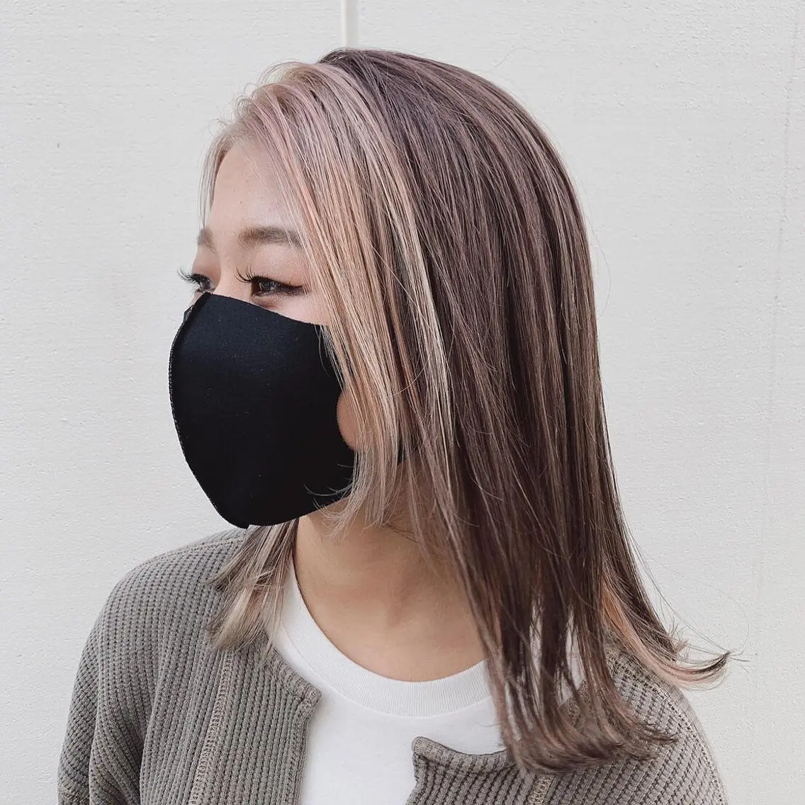ミディアム 高梨 里穂のヘアスタイル