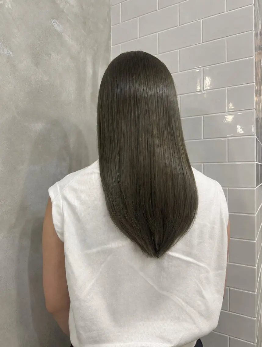 カラー グレージュ オリーブグレージュ オリーブグレー ヘアカラー 大下 真彪のヘアスタイル