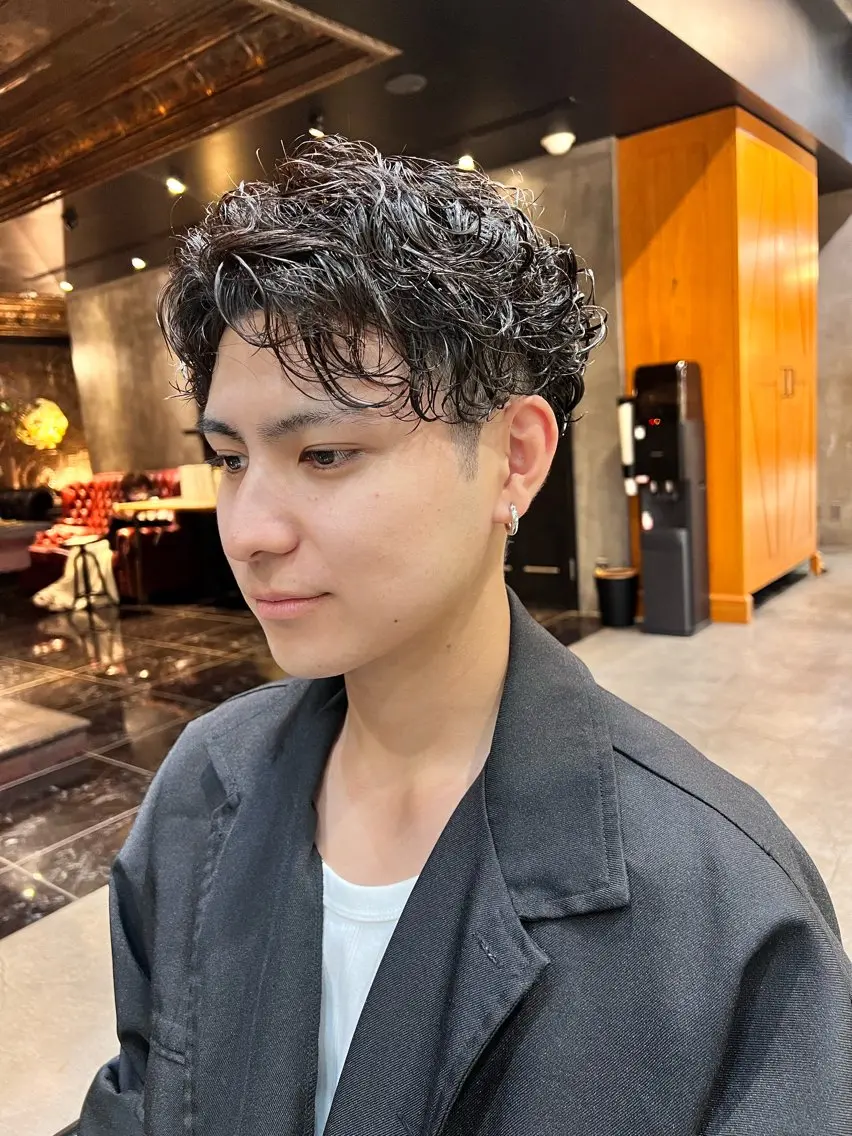 ミディアム メンズ カット パーマ トリートメント 圧倒的デザイン力 店長🎨RENAのヘアスタイル