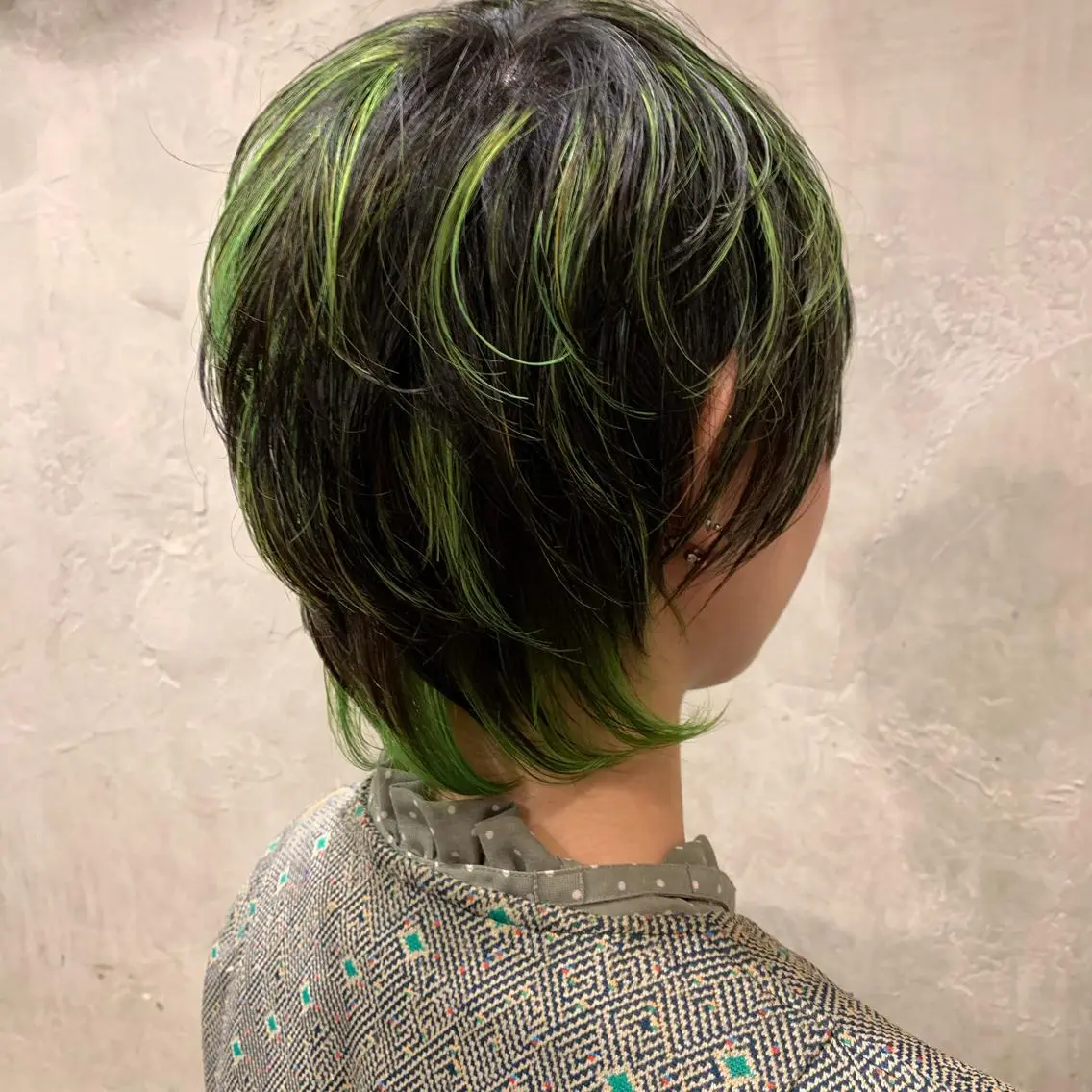 ショート カラー ハイライトカラー ハイライト カット ヘアカラー ウルフ、レイヤー 、メンズカットSHOのヘアスタイル