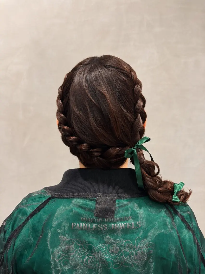 ミディアム 卒業式のヘアスタイル 韓国風ヘア 浴衣 推し活アレンジ🎀艶 カラー🫧nanoのヘアスタイル