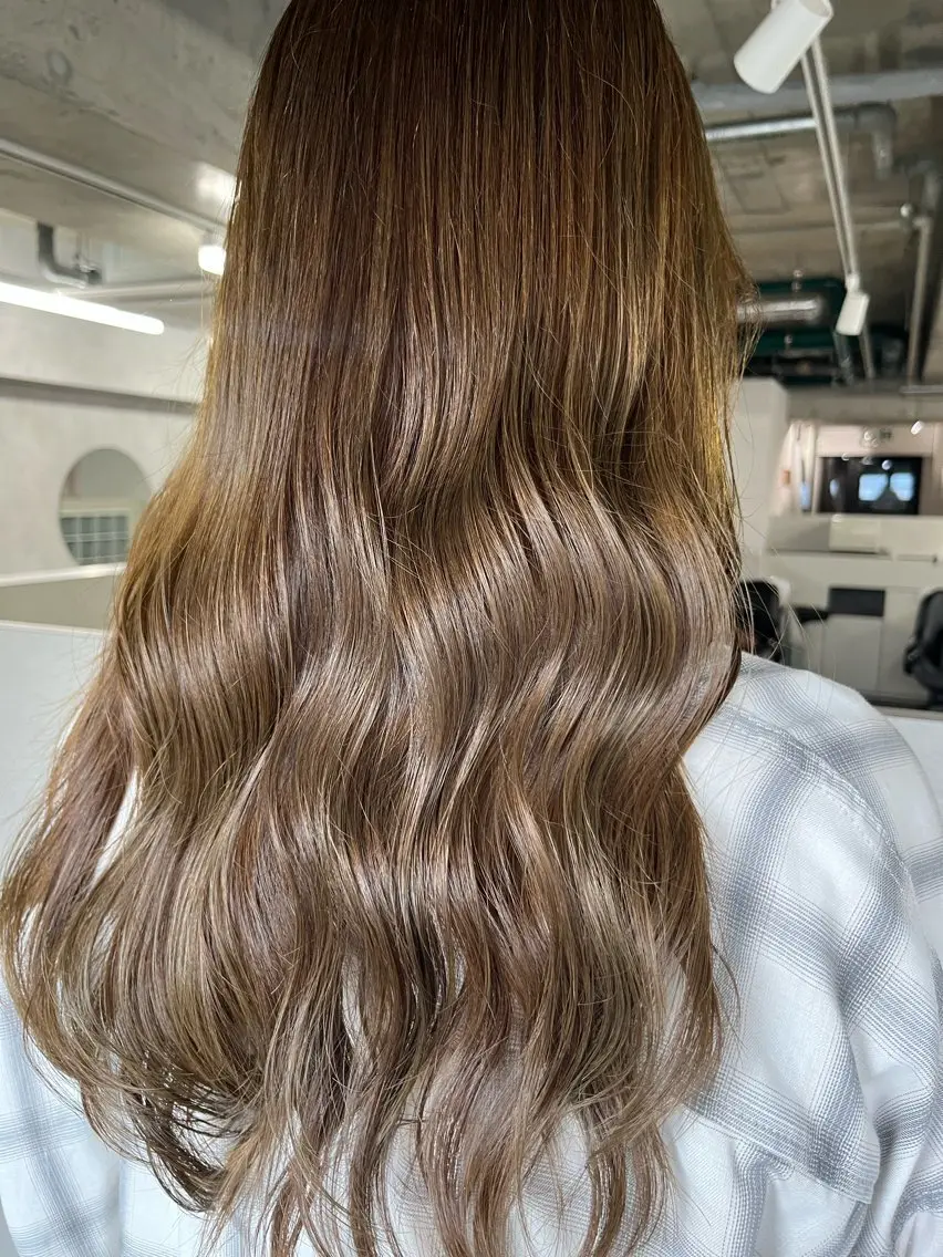 ロング カラー ベージュカラー オリーブベージュ anon Loemのヘアスタイル