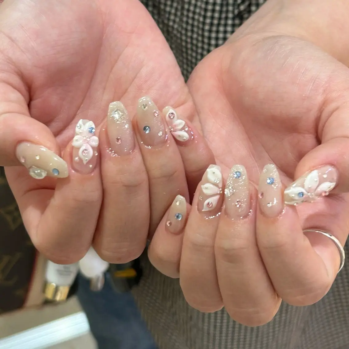 ネイル フラワーネイル ハンドネイル Bianca 栄店 Sanoのマツエク・マツパデザイン