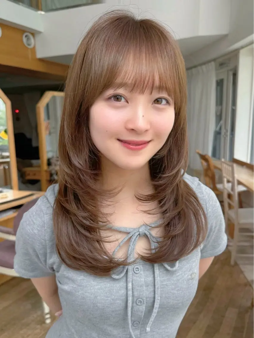 ロング レイヤーカット 市吉 杏奈のヘアスタイル