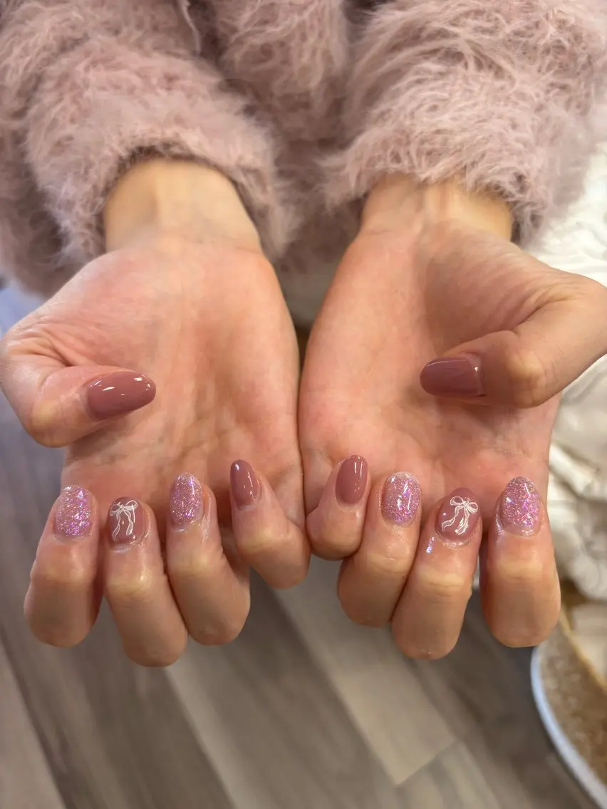 ネイル ラメ(グリッター) ピンク リボン シンプルネイル lealea Ayakaのネイルデザイン