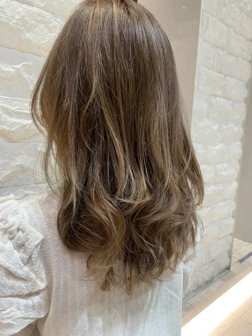セミロング カラー ベージュカラー Koharu 髪質改善カラーのヘアスタイル