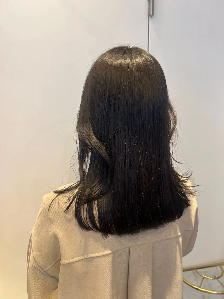 セミロング カット ヘアカラー ナチュラル大人っぽい スタイル　MAORIのヘアスタイル