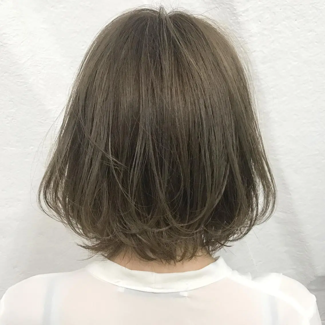 ミディアム カラー アッシュ ベージュカラー ブリーチ ハイライトカラー ハイライト K-POP好き美容師 🇰🇷Kai.Yのヘアスタイル