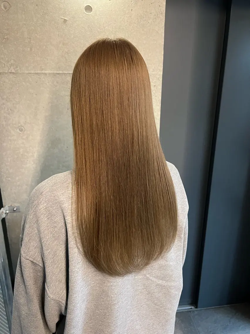 ロング カラー ベージュカラー ミルクティーベージュ 吉野 瑳桜のヘアスタイル